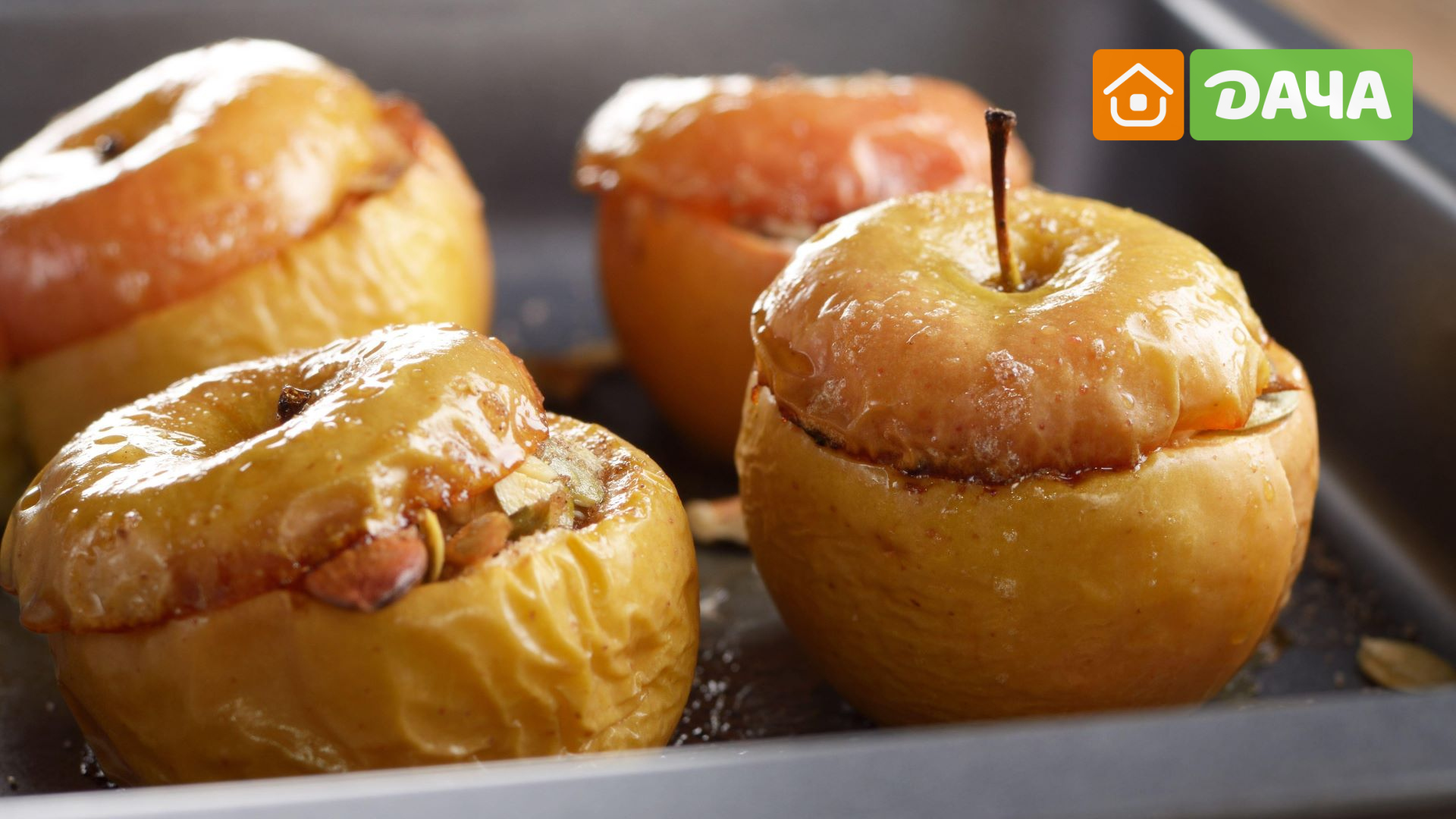 Рецепт печеных яблок в духовке с медом. Яблоки с творогом в духовке. Печёные яблоки в духовке. Печеные яблоки с творогом. Яблоки с творогом запеченные в духовке.